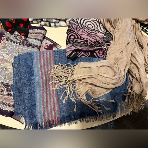 1️⃣3️⃣Lot of 13 Random Scarves—Varying Colors/Sizes/Brands/Materials/Conditions - Picture 8 of 10